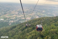 Three tourists rescued after getting lost on Ba Den Mountain