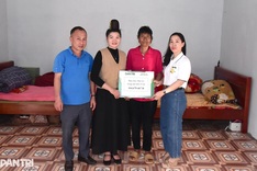 Dantri/Dtinews readers help poor widow with cancer in Dien Bien