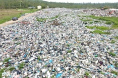 Overloaded waste site threatens lives of Ha Tinh residents