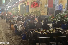Ho Chi Minh City cracks down on sidewalk dining on Pham Van Dong