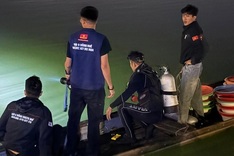 Tourist drops two ounces of gold into Huong River in Hue