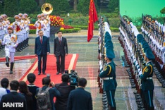 Lao Party Chief and President begins state visit to Vietnam