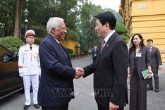 Vietnamese State President chairs welcome ceremony for EC President