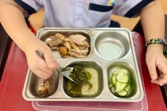 Schools in Ho Chi Minh City halt canteen meals after food safety scare