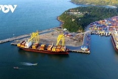 Danang port welcomes first container ships of Lunar New Year 2026