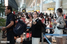 Passenger surge hits record at Tan Son Nhat after Tet holiday