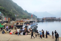 Crackdown targets unsafe tourist boats on Hoa Binh Lake