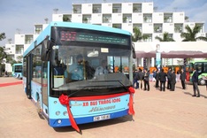 Hanoi boosts nine bus routes to Hoa Lac hi-tech park