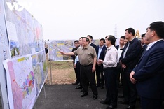 PM calls for modern aviation economic zone at Gia Binh Airport