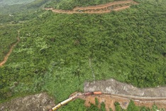 Rail services halted after rockfall on Hai Van Pass line