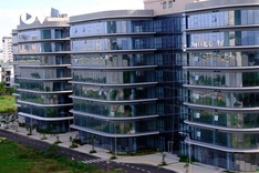 Danang financial centre grants certificates to 12 investors