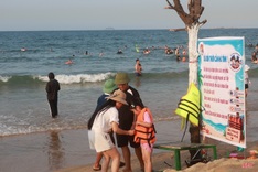 Free life jackets offered to swimmers at Thien Cam Beach