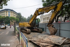 Hanoi fences off central streets for anti-flooding works