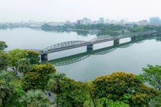 Truong Tien Bridge to close nightly for repair