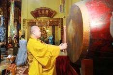 Hanoi pagoda rings bells to honour war martyrs