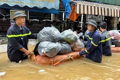 Slow-moving Storm Narra stays 140km off Quang Ninh