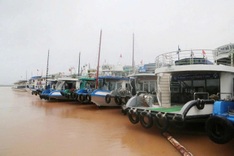 Halong, Lan Ha and Trang An suspend tourism services amid storm