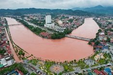 Floods remain at highest warning level on northern rivers