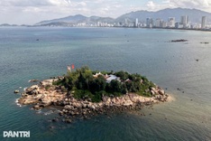 Offshore pagoda in Nha Trang draws visitors