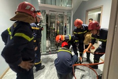 Police rescue foreigner trapped in lift in HCM City