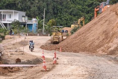 Lam Dong closes section of road after landslide risk on National Highway 28