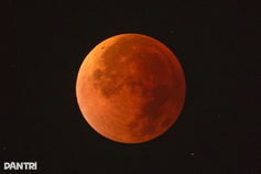 ‘Blood moon’ glows red on lunar January 15
