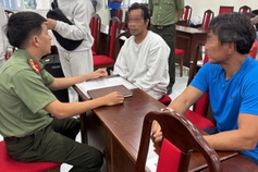 Khanh Hoa police receive two deported from US