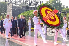 Party and state leaders offer incense to fallen heroes
