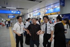 Ho Chi Minh City issues cards for free bus and metro travel