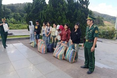 Quang Tri expels nine Lao nationals who entered Vietnam illegally