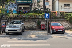 Hanoi residents change travel habits as parking fees rise