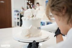 HCM City man turns cakes into castles and opera houses