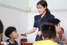 An Giang man spends salary on free English classes