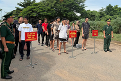 Vietnam receives 21 citizens repatriated by Cambodia