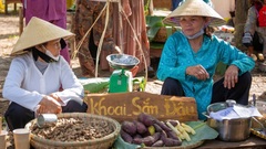 Kim Bong market offers nostalgic charm in Hoi An