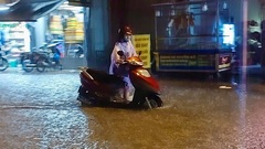Residential area in HCMC submerged under nearly 2 metr​es of floodwater