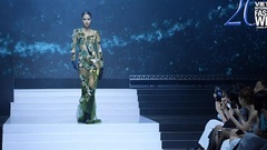 Vietnamese model shines despite runway fall