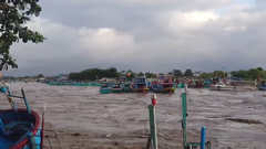Flood surge washes away Lam Dong fishing vessels