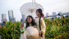 Ho Chi Minh City flower garden becomes popular photo spot