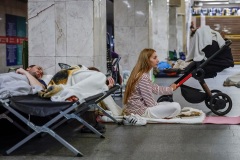 Ukraine: Người dân chật vật tìm giấc ngủ trong đêm hỏa lực