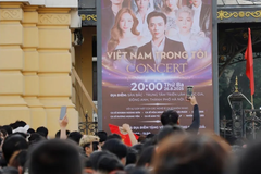 “Việt Nam trong tôi”: Trắng đêm xếp hàng nhận vé