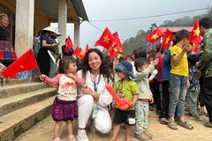 Gieo yêu thương bằng cọ, thắp hồn Việt bằng tranh