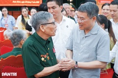 Lãnh đạo Đảng, Nhà nước thăm, tặng quà thương, bệnh binh và người có công