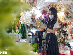 Nhộn nhịp mua sắm ở phố Giáng sinh lớn nhất TPHCM