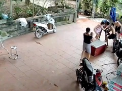 Kinh hoàng khoảnh khắc người đàn ông bị trăn cắn vào mặt