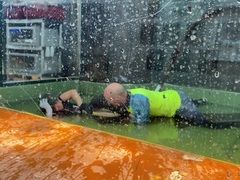 Hãi hùng khoảnh khắc tay không đánh nhau với cá sấu để cứu người