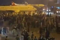 Cuộc di tản ám ảnh trong tiếng súng từ sân bay Kabul