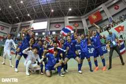 Thắng futsal Việt Nam, cầu thủ Thái Lan nhảy múa, ăn mừng đầy phấn khích