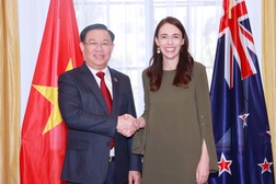 Chủ tịch Quốc hội Vương Đình Huệ hội kiến Thủ tướng New Zealand