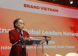 Tổng Biên tập báo điện tử Dân trí phát động Giải thưởng Nhân tài Đất Việt 2019 tại Paris